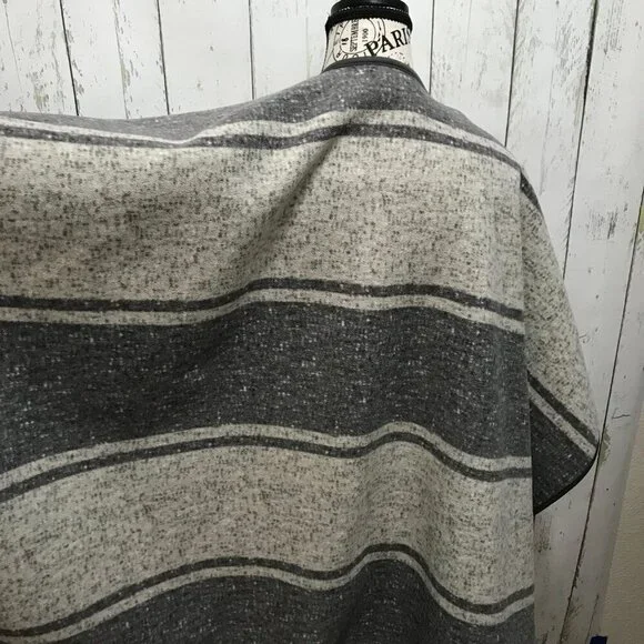 Ike Behar reversible fleece wrap in shades of gray.  One size fits most - Picture 4 of 9